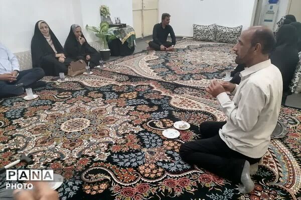 فرهنگیان بازنشسته شهریار تسلی‌بخش والدین میناب شدند