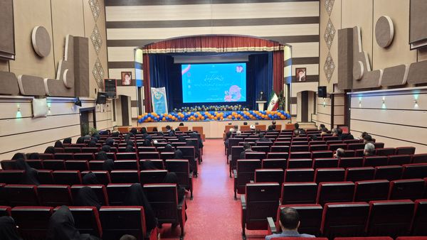 تجلیل از تلاش‌های بی‌وقفه مربیان در همایش خانواده بزرگ پرورشی