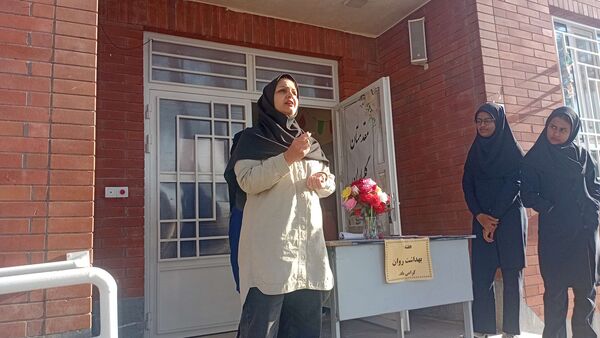 کارگاه آموزش فریادهای شادی و نغمه‌های آوایی در مدرسه مادر مهربان خلیل آباد