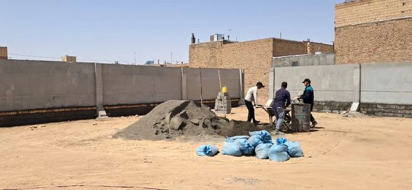 تلاش شبانه روزی برای تکمیل مدرسه جدید در روستای فدافن