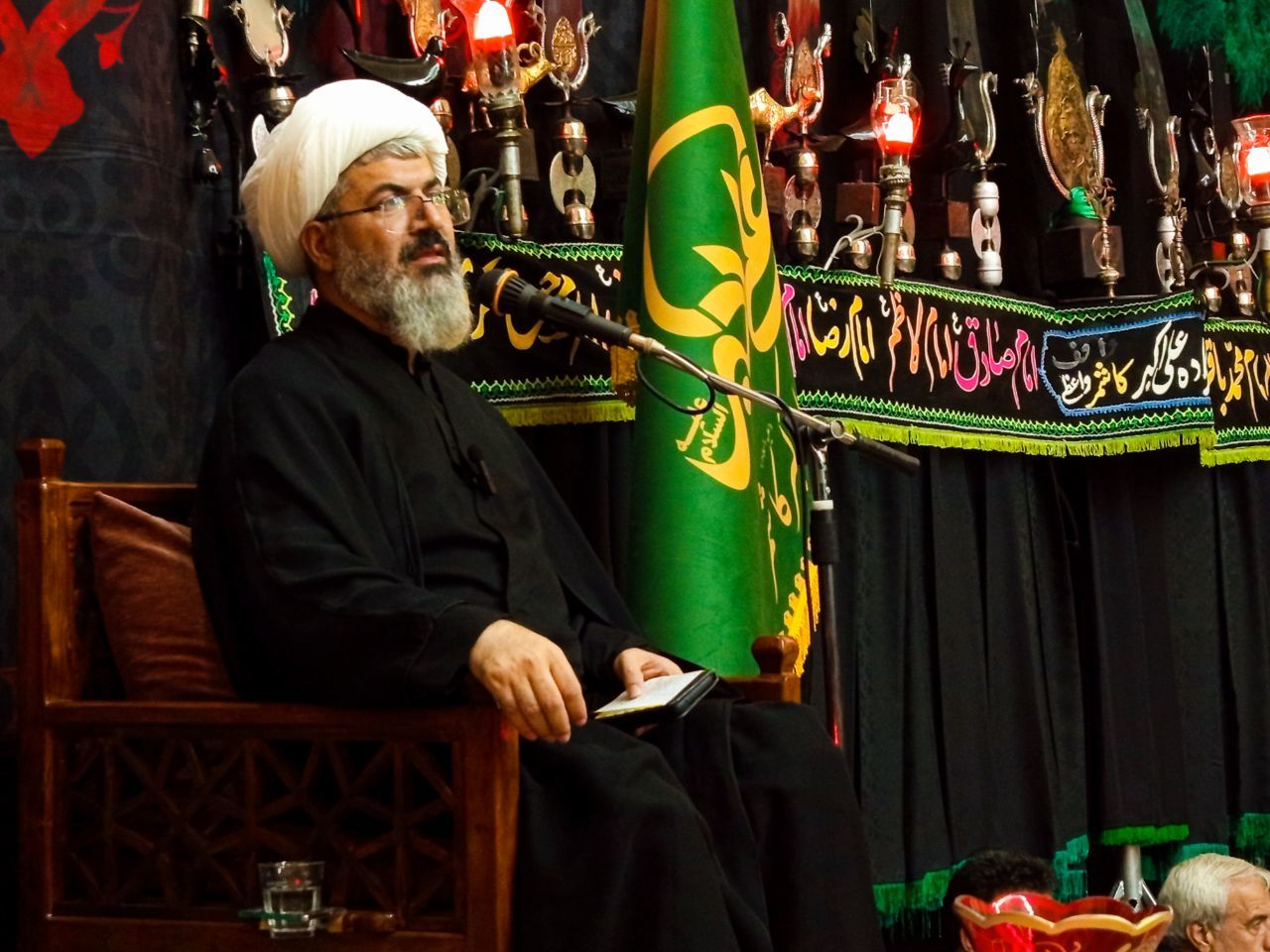 چهارچوب‌های اسلامی برای آرامش انسان است