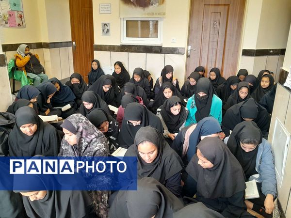  محفل انس با قرآن کریم در دبیرستان مادرمهربان