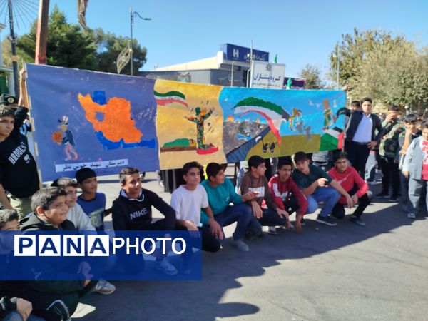 مردم کاشمر با گام‌های استوار در مسیر آرمان‌های انقلاب گام برداشتند 