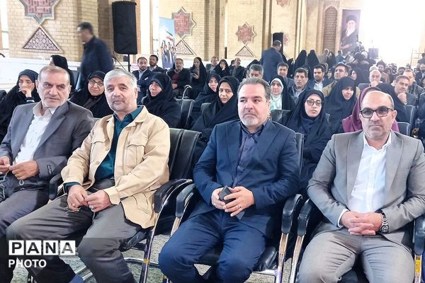 غبار روبی مزار شهیدان رجایی و باهنر با حضور وزیر آموزش و پرورش 