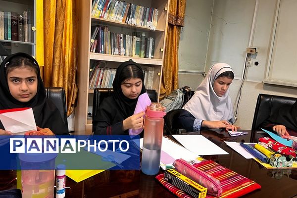 کارگاه «خلاقیت و شادی با اوریگامی» در پژوهش‌سرای دانش‌آموزی کاوش کهریزک 