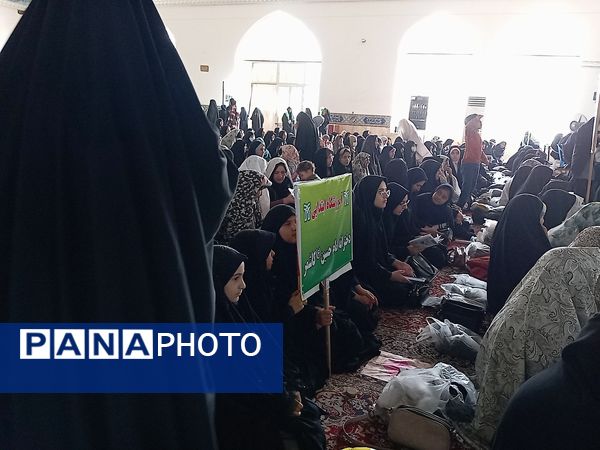 حضور دانش آموزان در نماز جمعه کاشمر