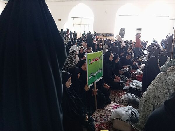 حضور دانش آموزان در نماز جمعه کاشمر
