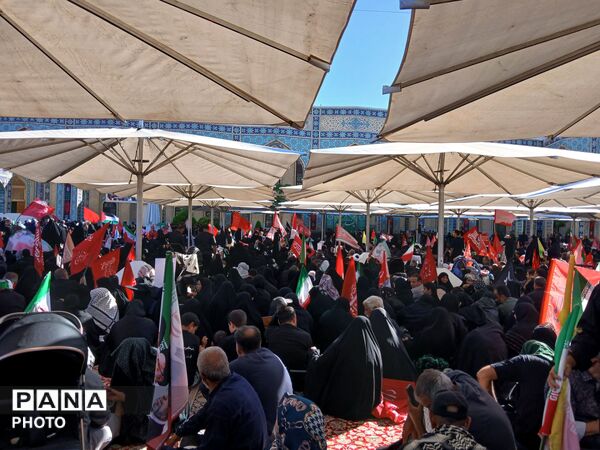 بدرقه باشکوه و میلیونی رهبر شهید در قلب مشهد مقدس