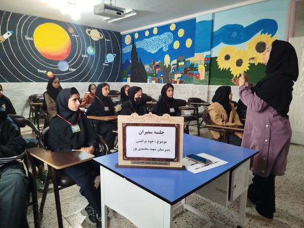 جلسه سفیران سلامت در دبیرستان شهید محمدی پور خلیل آباد 