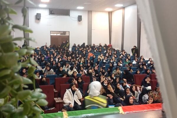 جشن میلاد حضرت زهرا(س) و روز مادر دبیرستان ریحانه النبی باقرشهر 