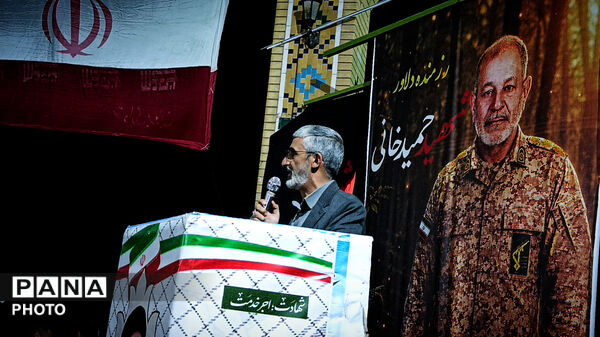 بروجن در آیین وداع با چهلمین لاله خونینِ رمضان ایستاد