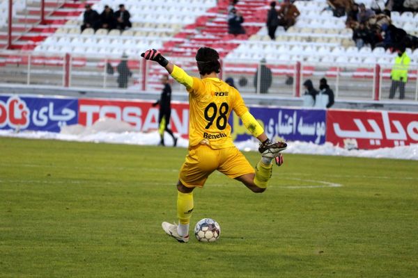 بازی تراکتور و ملوان در تبریز