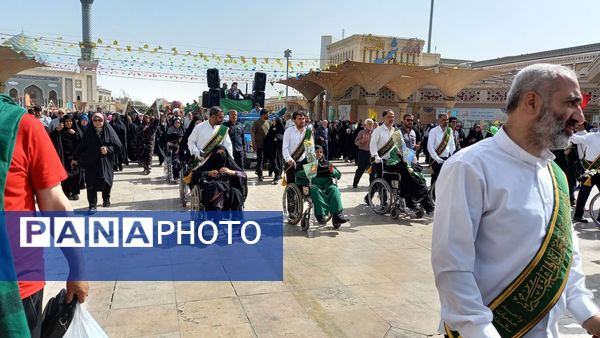 عشق و ارادت زائران حضرت معصومه(س) در قالب کاروان نمادین ورود ایشان به قم