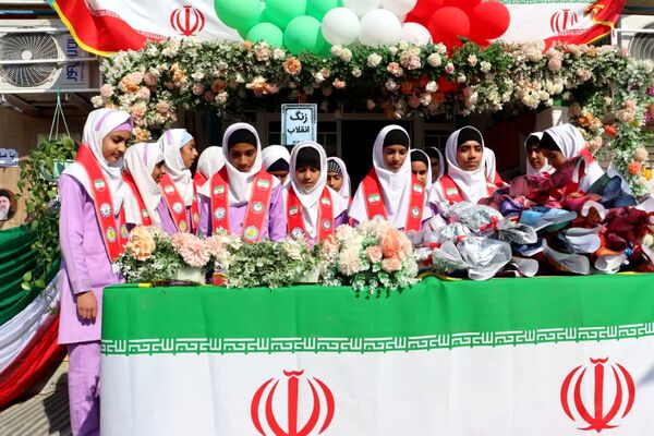زنگ انقلاب در مدارس رودبار جنوب به صدا درآمد 