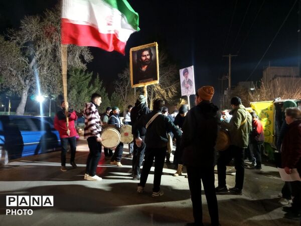 حرکت دسته عزاداری درسومین شب شهادت امام خامنه ای از پنجراه تا مسجد جامع
