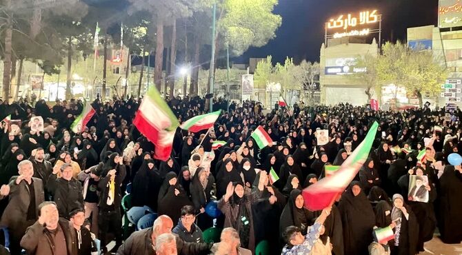 اجتماع مردم ابرکوه در بیعت با رهبر انقلاب
