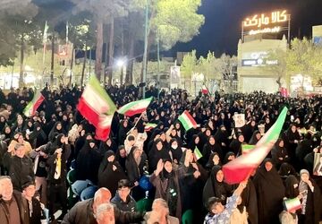 اجتماع مردم ابرکوه در بیعت با رهبر انقلاب