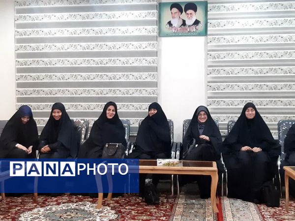 کارگاه آموزشی زنان آگاه در زیارتگاه شهید آیت الله مدرس(ره) کاشمر