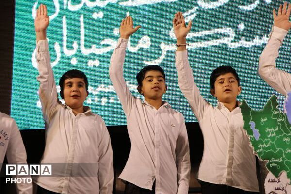 خروش مردم پاکدشت در میدان معلم تجلی وحدت و شور ملی  