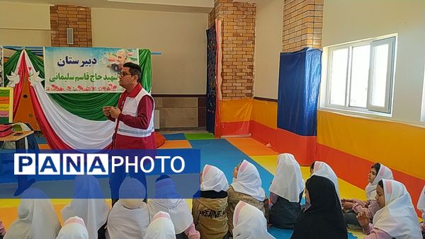 مراسم گرامیداشت هفته پدافند غیرعامل در دبیرستان سردار شهید سلیمانی فیروزکوه