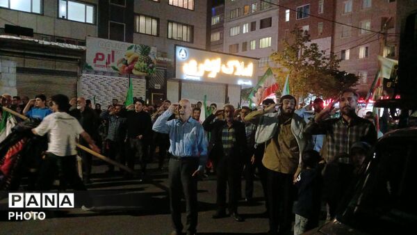 اجتماع پرشور مردم فردیس در لبیک به ندای رهبری 