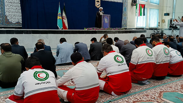 حضور امدادگران و کارکنان جمعیت هلال احمر در نماز عبادی، سیاسی جمعه شهرستان مارگون