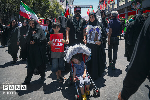 تشییع پیکر رهبر شهید انقلاب در مشهد مقدس-۳