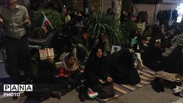 نیشابوری ها قرآن ها را به سر گرفتند-۲