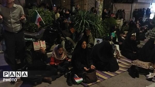 نیشابوری ها قرآن ها را به سر گرفتند-۲