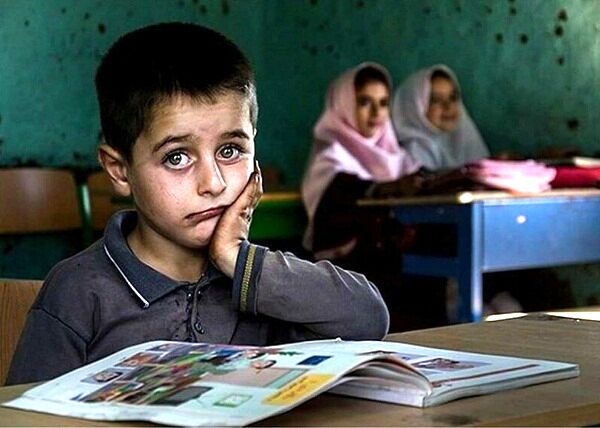 کمک‌های معیشتی و تحصیلی به دانش‌آموزان با حفظ کرامت انجام می‌شود