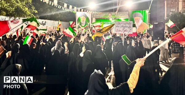 تجدید بیعت با رهبر انقلاب در شب هشتادو نهم