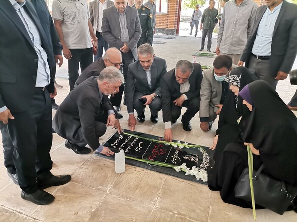 ادای احترام وزیر فرهنگ و ارشاد اسلامی به شهدای خلیج فارس