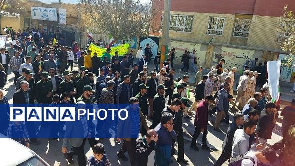 حضور پرشور مردم راز در راهپیمایی یوم‌الله ۱۳ آبان