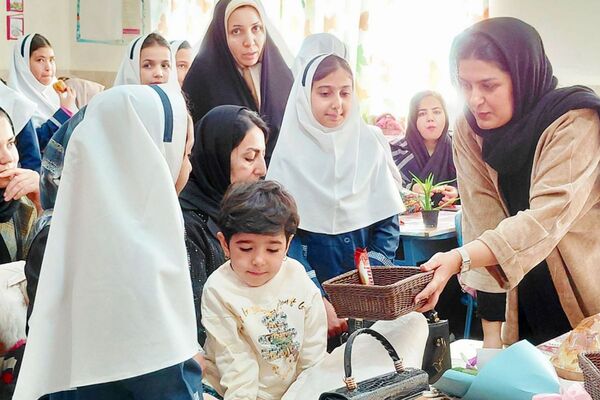 جشن ولادت بانوی دو عالم در دبستان وحیدکیهانی 