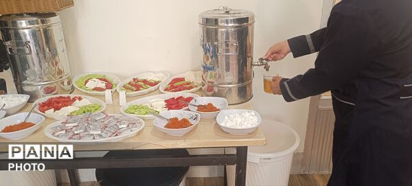 جشنی به پاس تجلیل از افتخار آفرینی دانش آموزان دبیرستان وکیلی۱۰