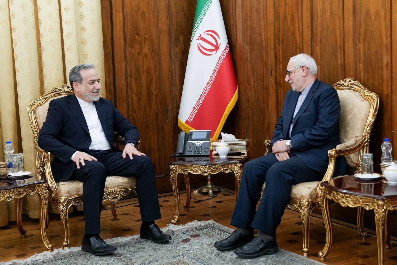 عراقچی بر تقویت مناسبات دو جانبه ایران و رومانی تاکید کرد
