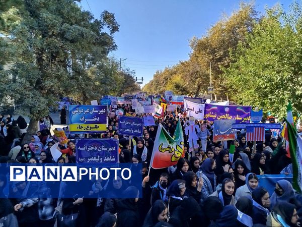 راهپیمایی 13 آبان با حضور حداکثری دانش آموزان در شهرستان نیشابور 