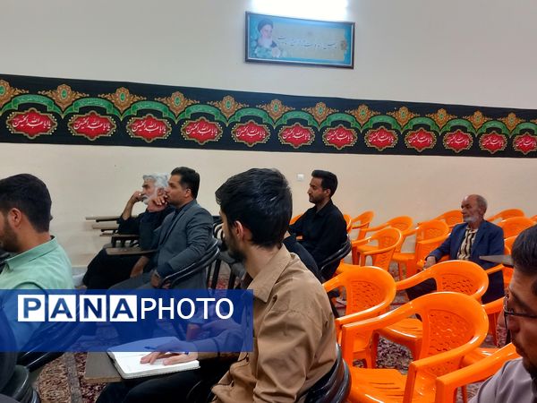 کلاس تفسیر قرآن در ارامگاه شهید مدرس 