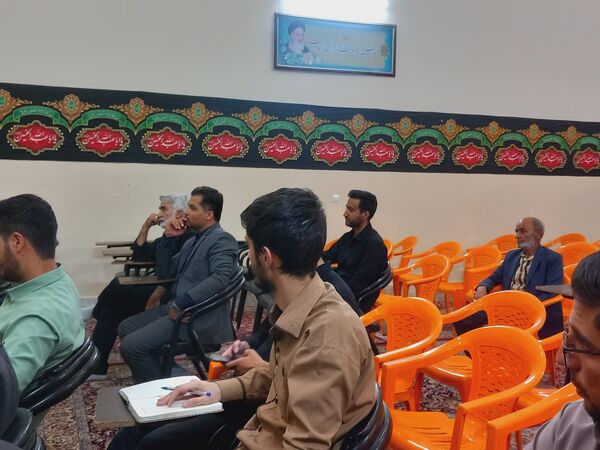 کلاس تفسیر قرآن در ارامگاه شهید مدرس 