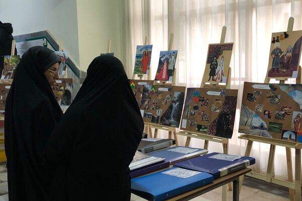برپایی نمایشگاه آثار هنری دانش‌آموزان به مناسبت دهه فجر 
