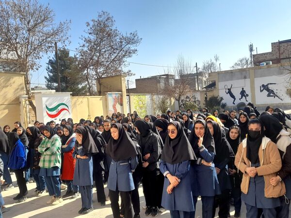 گلباران تمثال امام و تقدیر از دانش‌آموزان برتر  هنرستان بصیرت آشخانه