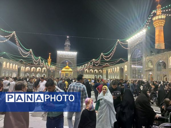 سیل عظیم زائران و مجاوران حرم امام رضا (ع) در شب ولادت یازدهمین امام شیعیان