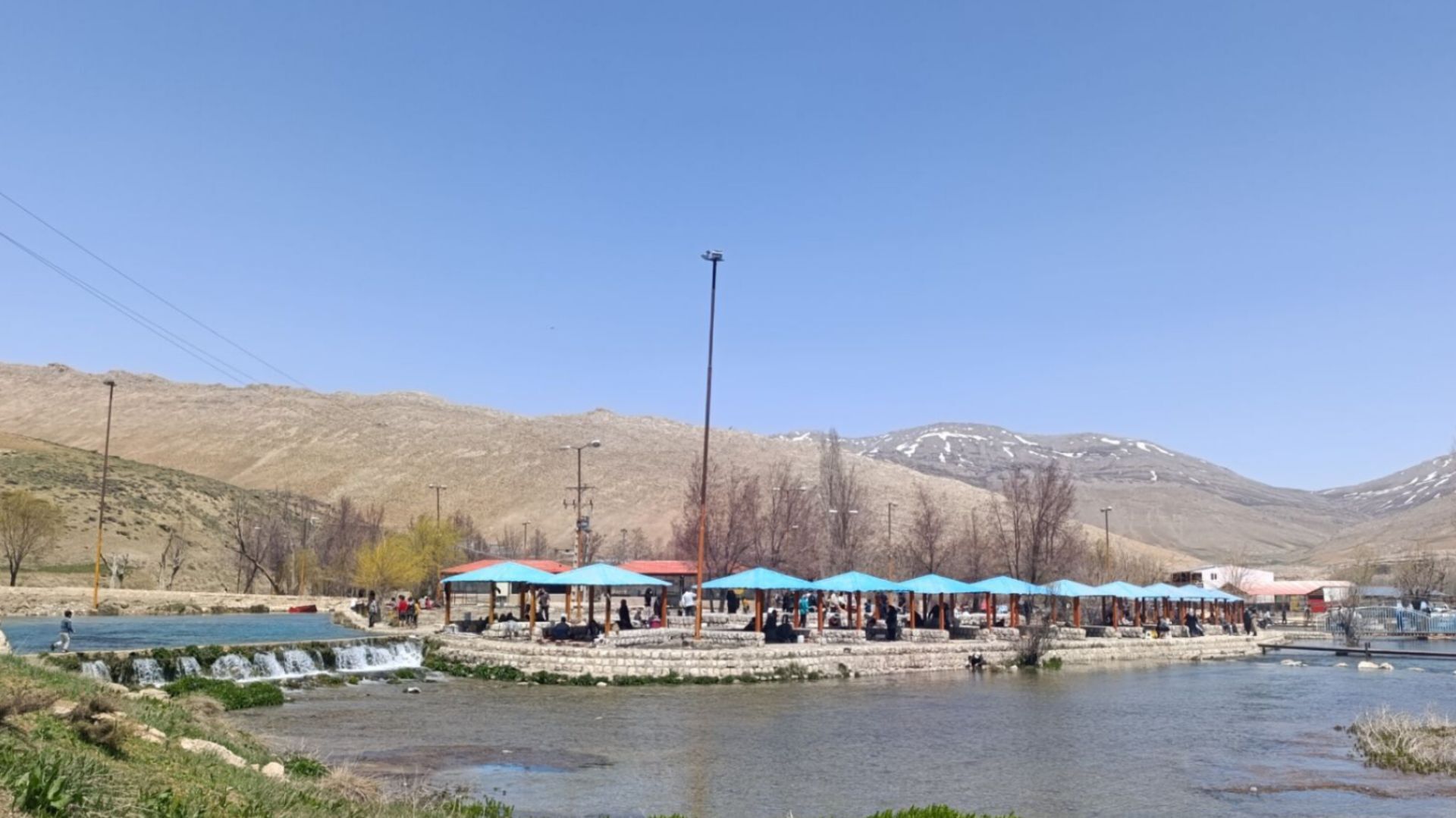 خنکی چشمه دیمه کوهرنگ روح را نوازش می‌دهد