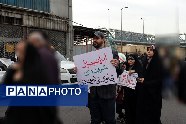٢٢ بهمن؛ روزى که دلها با قدم‌‌ها یکى میشود