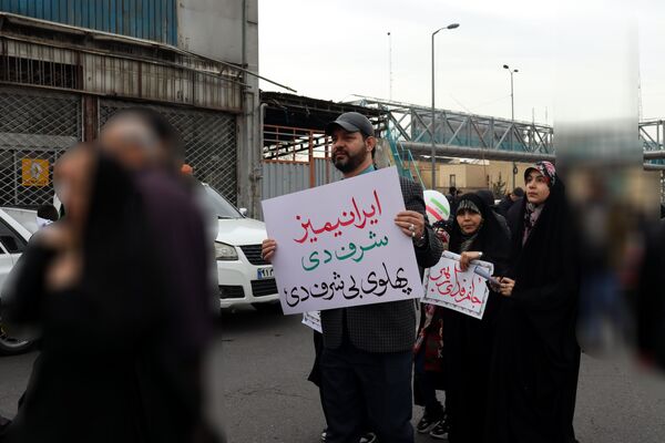 ٢٢ بهمن؛ روزى که دلها با قدم‌‌ها یکى میشود