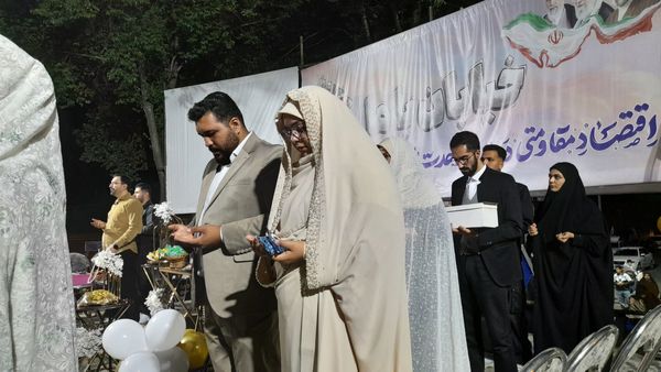 شب هشتادم، روایت عشقی خارج از قاب پیوند دو دل در میان خروش خیابان‌ها