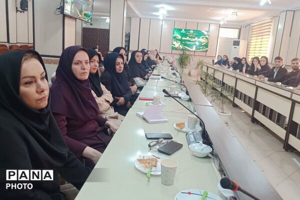 تقدیر از مراقبین سلامت در اداره آموزش و پرورش 