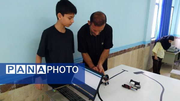نخستین دوره مسابقات نوآوران رباتیک شهرستان نظرآباد