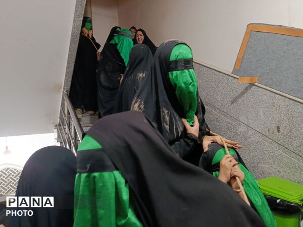 همراهی هیات زینب کبری(س) با کاروان نمادین اسرای کربلا