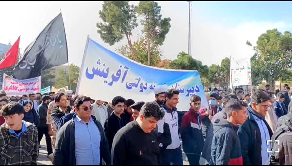 آبان بیداری؛ گام های استوار نسل جوان در مسیر عزت و استقلال